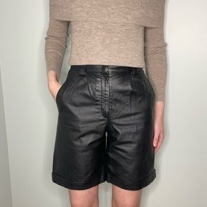 LEATHER SHORTS - high waisted & sleek